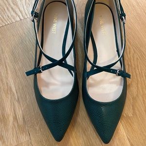 Nine West Artzy Green crocodile flats